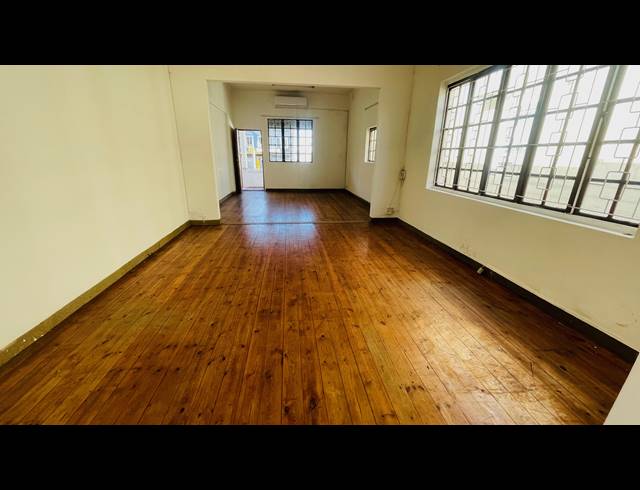 200M² BUSINESS FOR SALE IN WINDERMERE